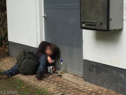 Heroin rauchen - Yitzhak Rabin Platz in Köln